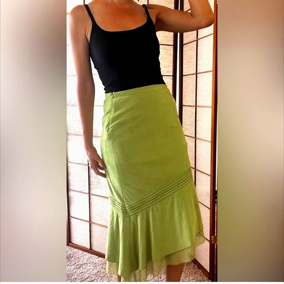 EUC Vintage faux SUEDE over mesh asymmetrical lime / avocado green mini skirt - Picture 1 of 9